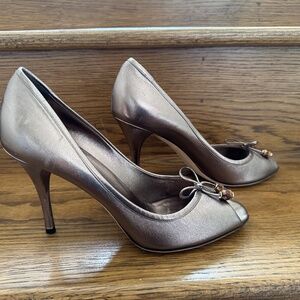 Gucci Bamboo Accent Leather Pumps 9 Like New